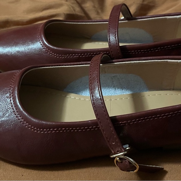 *BUNDLE & SAVE* Burgundy Square-Toed Ballet Flats with Strap - Womens Size 9 - Picture 6 of 8